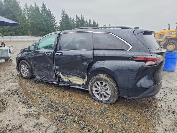 5TDYRKEC7PS164540 2023 TOYOTA SIENNA - Image 2