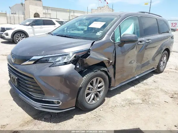 5TDYRKEC7PS164571 2023 TOYOTA SIENNA - Image 2