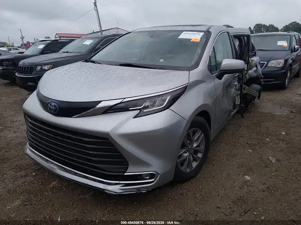 5TDYRKEC7PS165414 2023 TOYOTA SIENNA - Image 2