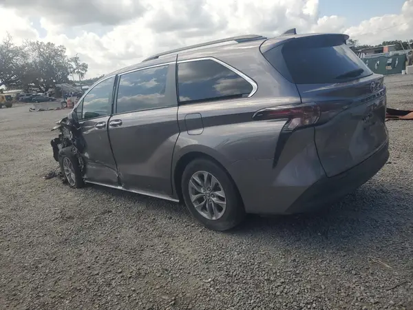 5TDYRKEC7PS175392 2023 TOYOTA SIENNA - Image 2