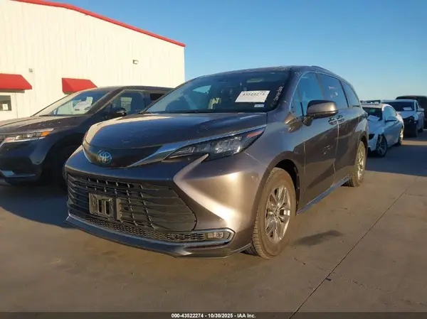 5TDYRKEC7RS181938 2024 TOYOTA SIENNA - Image 2