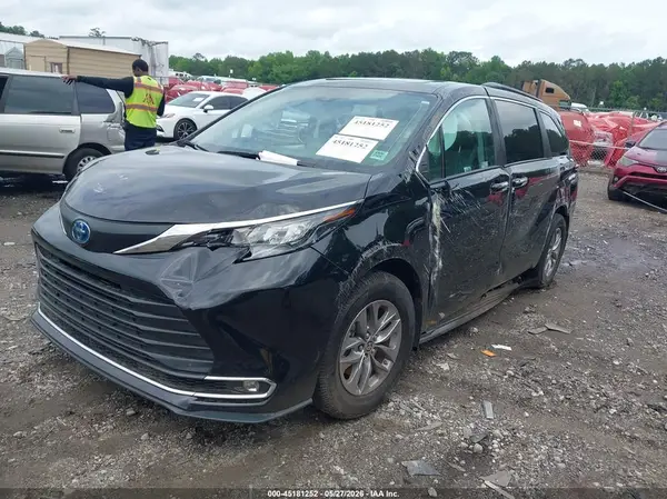 5TDYRKEC7RS183494 2024 TOYOTA SIENNA - Image 2