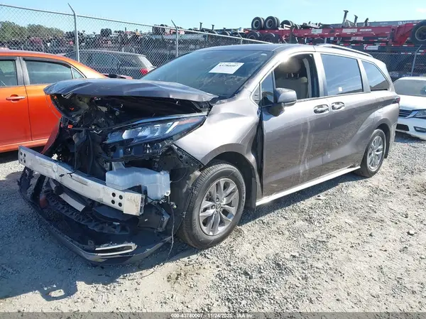 5TDYRKEC7RS183818 2024 TOYOTA SIENNA - Image 2