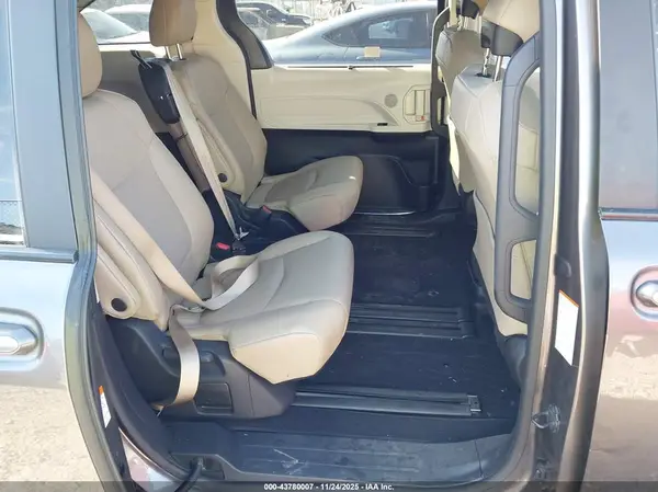 5TDYRKEC7RS183818 2024 TOYOTA SIENNA - Image 8
