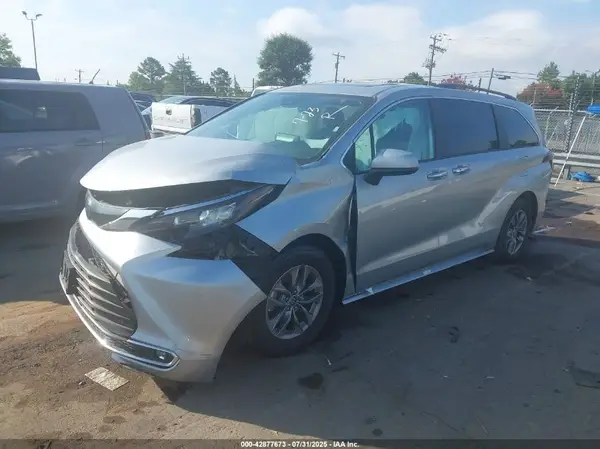 5TDYRKEC7RS186640 2024 TOYOTA SIENNA - Image 2