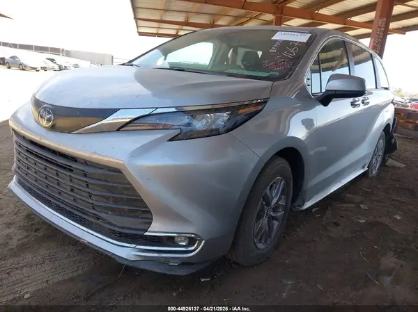 5TDYRKEC7RS189425 2024 TOYOTA SIENNA - Image 2