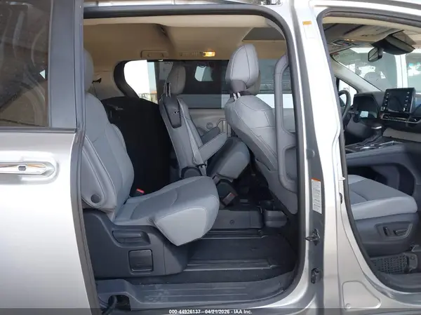 5TDYRKEC7RS189425 2024 TOYOTA SIENNA - Image 8