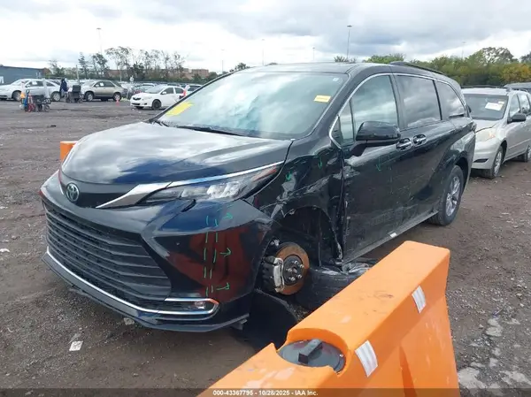 5TDYRKEC7RS193023 2024 TOYOTA SIENNA - Image 2
