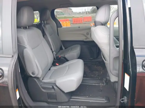 5TDYRKEC7RS193023 2024 TOYOTA SIENNA - Image 8