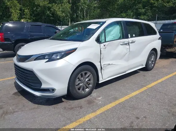 5TDYRKEC7RS202948 2024 TOYOTA SIENNA - Image 2