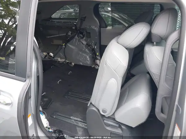 5TDYRKEC7RS205106 2024 TOYOTA SIENNA - Image 8