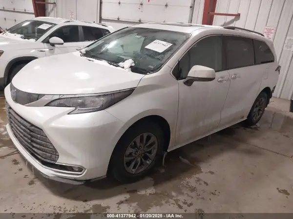 5TDYRKEC7RS209642 2024 TOYOTA SIENNA - Image 2
