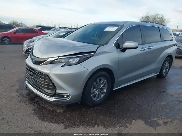 5TDYRKEC7RS211004 2024 TOYOTA SIENNA - Image 2