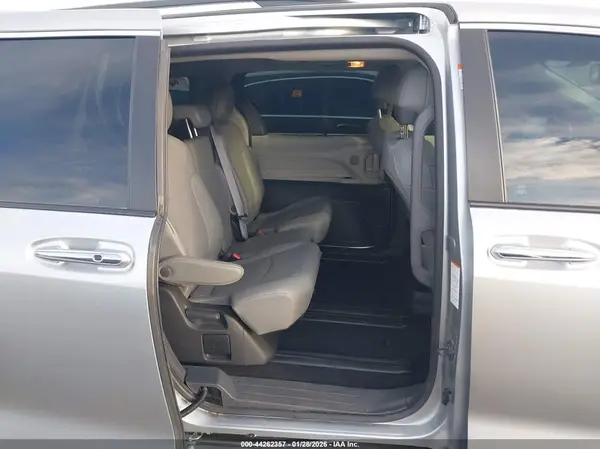 5TDYRKEC7RS211004 2024 TOYOTA SIENNA - Image 8