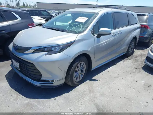 5TDYRKEC7RS218860 2024 TOYOTA SIENNA - Image 2