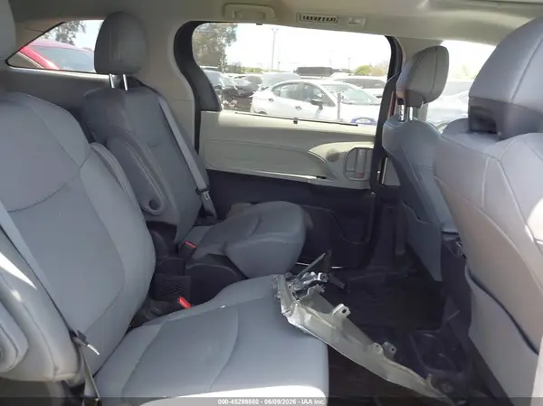 5TDYRKEC7RS218860 2024 TOYOTA SIENNA - Image 8