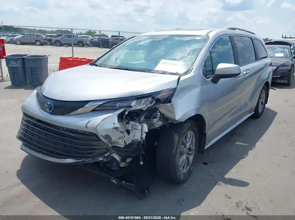 5TDYRKEC7SS235826 2025 TOYOTA SIENNA - Image 2