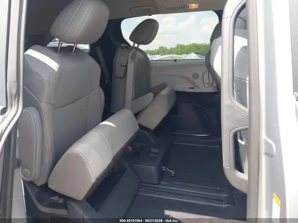 5TDYRKEC7SS235826 2025 TOYOTA SIENNA - Image 8