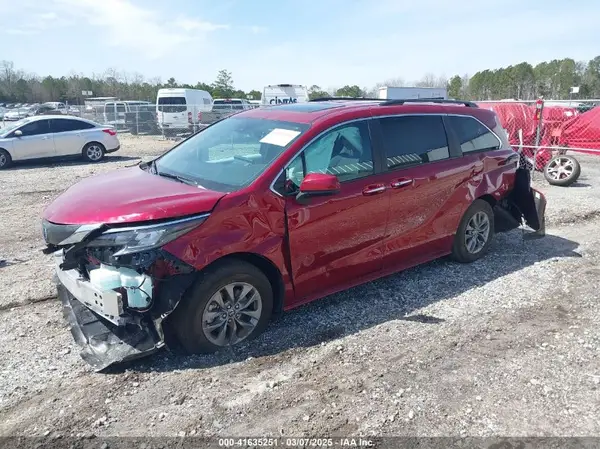 5TDYRKEC7SS236507 2025 TOYOTA SIENNA - Image 2