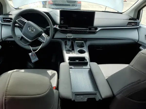 5TDYRKEC7SS248916 2025 TOYOTA SIENNA - Image 8