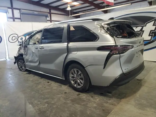 5TDYRKEC7SS255042 2025 TOYOTA SIENNA - Image 2