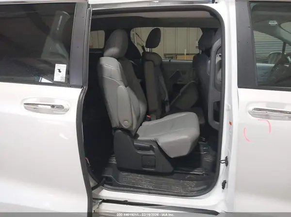 5TDYRKEC7SS270740 2025 TOYOTA SIENNA - Image 8