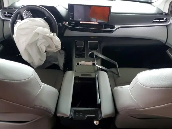 5TDYRKEC7SS274447 2025 TOYOTA SIENNA - Image 8