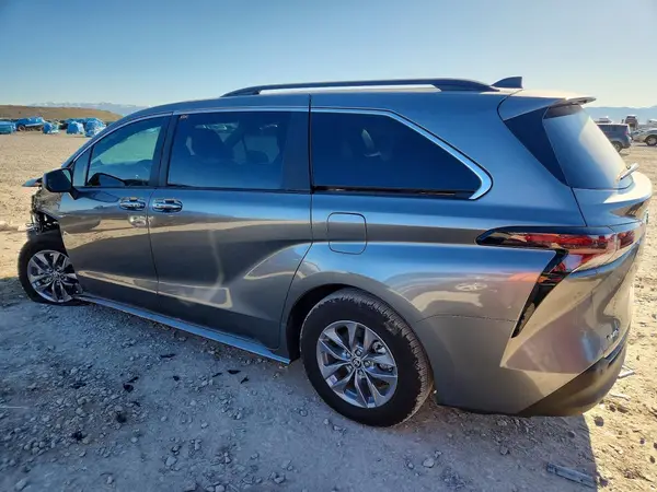 5TDYRKEC7TS291587 2026 TOYOTA SIENNA - Image 2