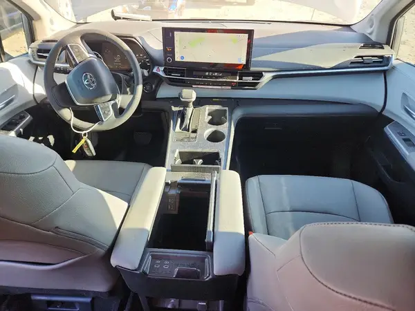 5TDYRKEC7TS291587 2026 TOYOTA SIENNA - Image 8