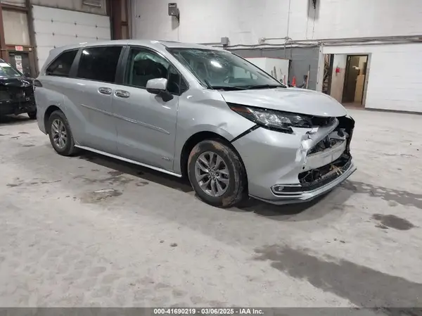 5TDYRKEC8MS012536 2021 TOYOTA SIENNA - Image 1