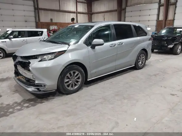 5TDYRKEC8MS012536 2021 TOYOTA SIENNA - Image 2
