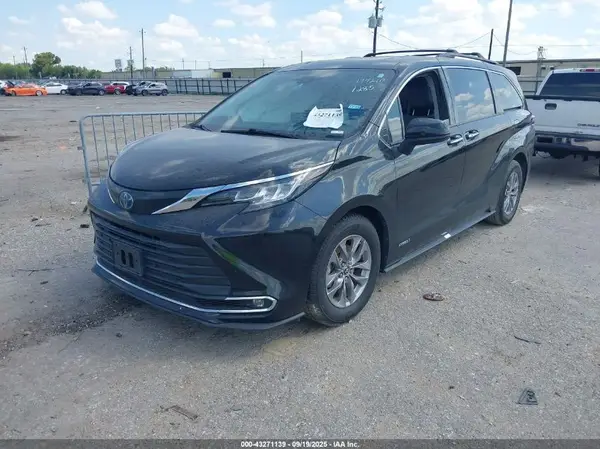 5TDYRKEC8MS030289 2021 TOYOTA SIENNA - Image 2