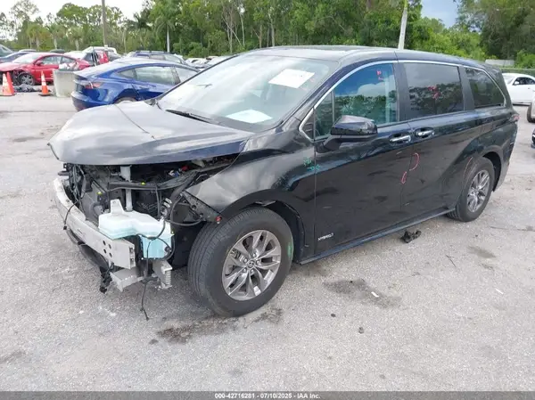 5TDYRKEC8MS038683 2021 TOYOTA SIENNA - Image 2
