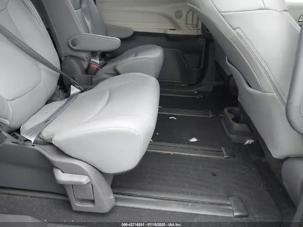 5TDYRKEC8MS038683 2021 TOYOTA SIENNA - Image 8