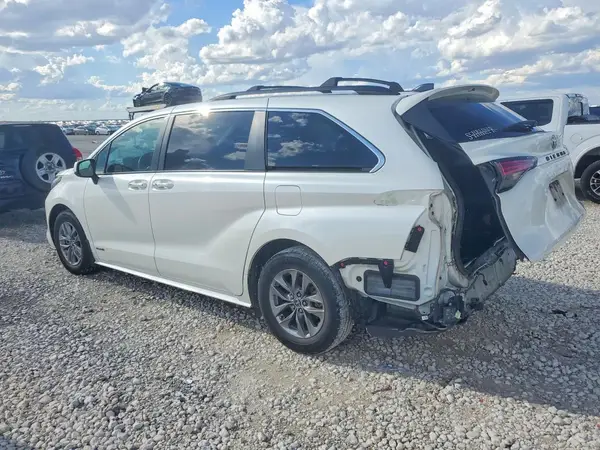 5TDYRKEC8MS040286 2021 TOYOTA SIENNA - Image 2