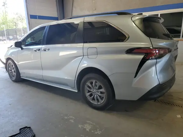 5TDYRKEC8MS043737 2021 TOYOTA SIENNA - Image 2