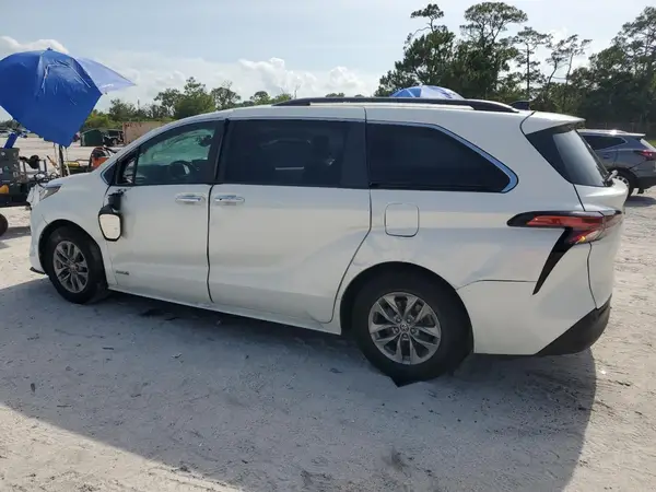 5TDYRKEC8MS053264 2021 TOYOTA SIENNA - Image 2