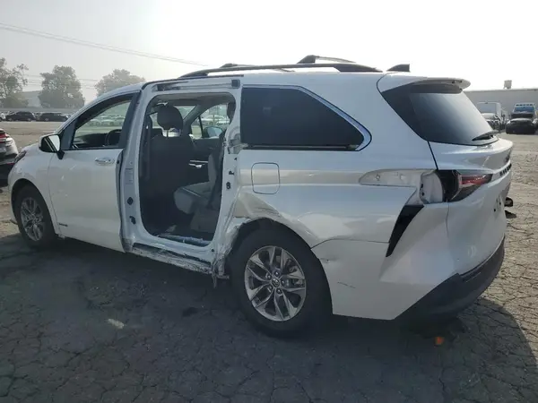 5TDYRKEC8MS058528 2021 TOYOTA SIENNA - Image 2
