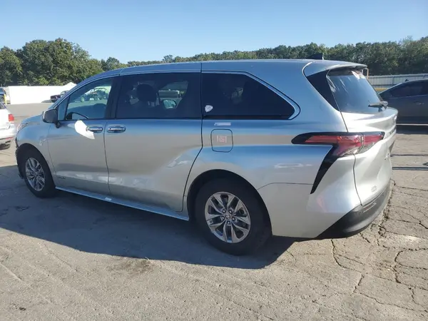 5TDYRKEC8MS063597 2021 TOYOTA SIENNA - Image 2