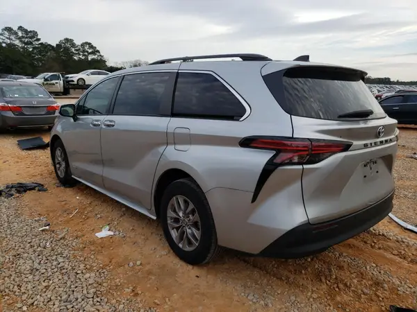 5TDYRKEC8MS070968 2021 TOYOTA SIENNA - Image 2
