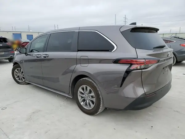 5TDYRKEC8NS075900 2022 TOYOTA SIENNA - Image 2