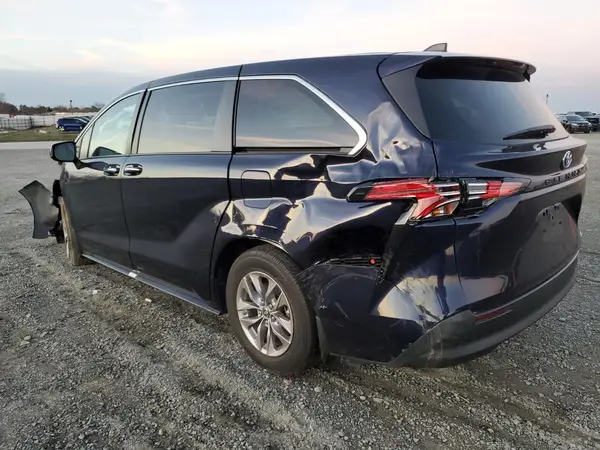 5TDYRKEC8NS091935 2022 TOYOTA SIENNA - Image 2