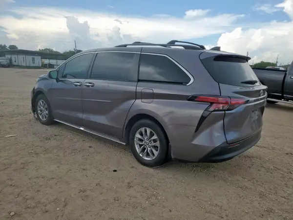 5TDYRKEC8NS092342 2022 TOYOTA SIENNA - Image 2
