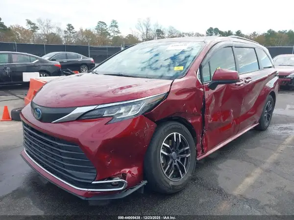 5TDYRKEC8NS098254 2022 TOYOTA SIENNA - Image 2