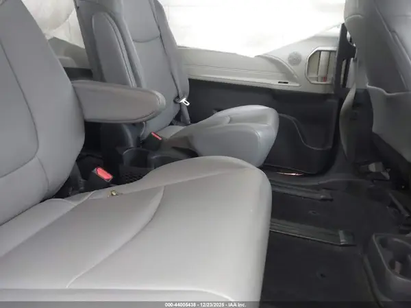 5TDYRKEC8NS098254 2022 TOYOTA SIENNA - Image 8