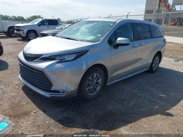 5TDYRKEC8NS109477 2022 TOYOTA SIENNA - Image 2