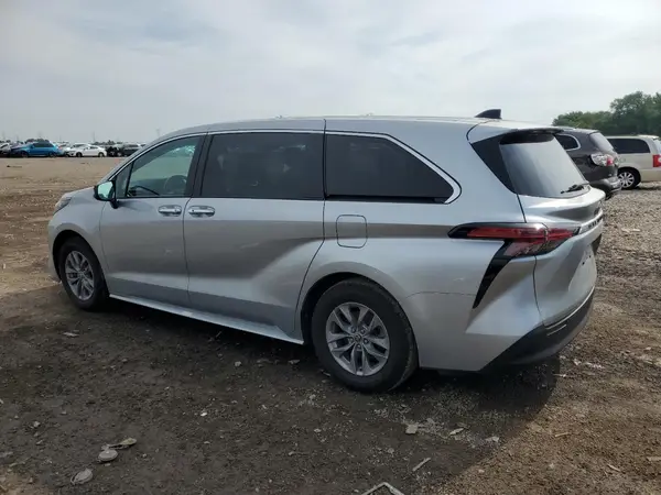 5TDYRKEC8NS109723 2022 TOYOTA SIENNA - Image 2