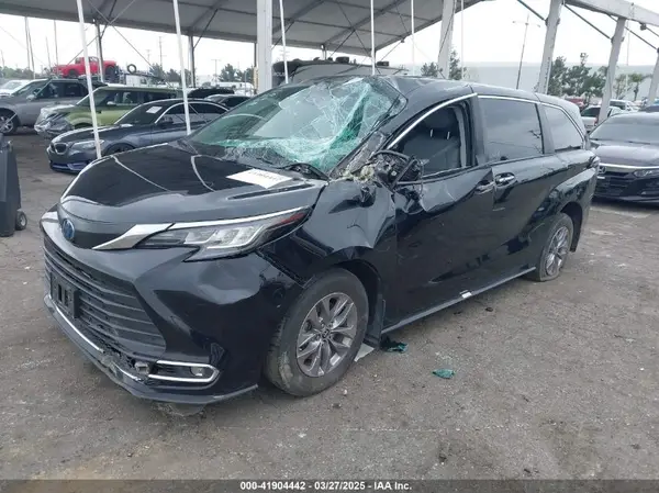 5TDYRKEC8NS123217 2022 TOYOTA SIENNA - Image 2