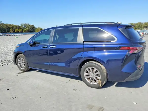 5TDYRKEC8NS123296 2022 TOYOTA SIENNA - Image 2