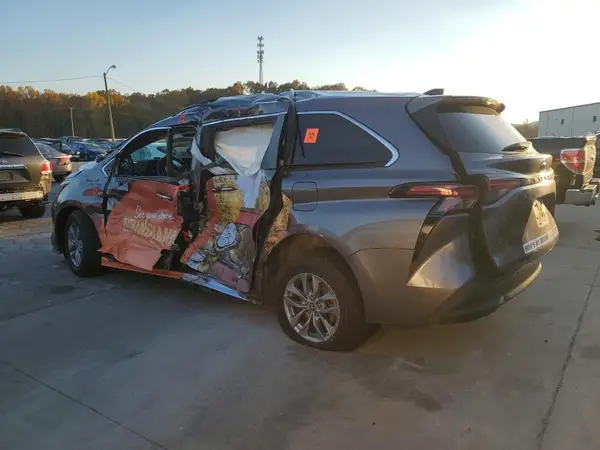 5TDYRKEC8NS124738 2022 TOYOTA SIENNA - Image 2
